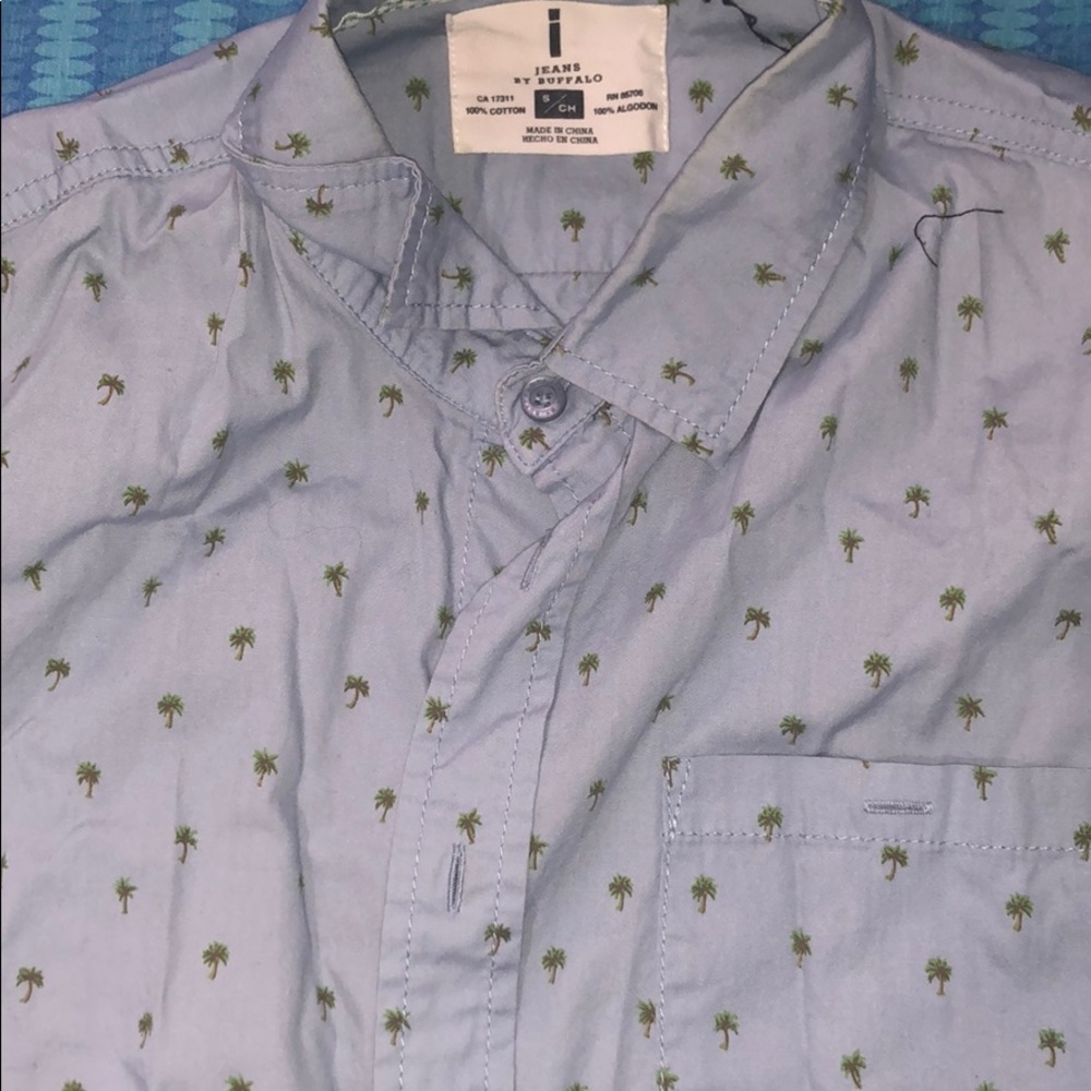Buffalo shirt palm tress